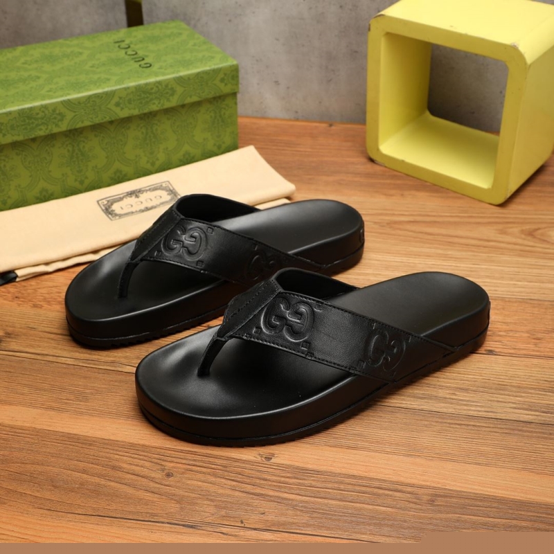 G*u*i slippers
